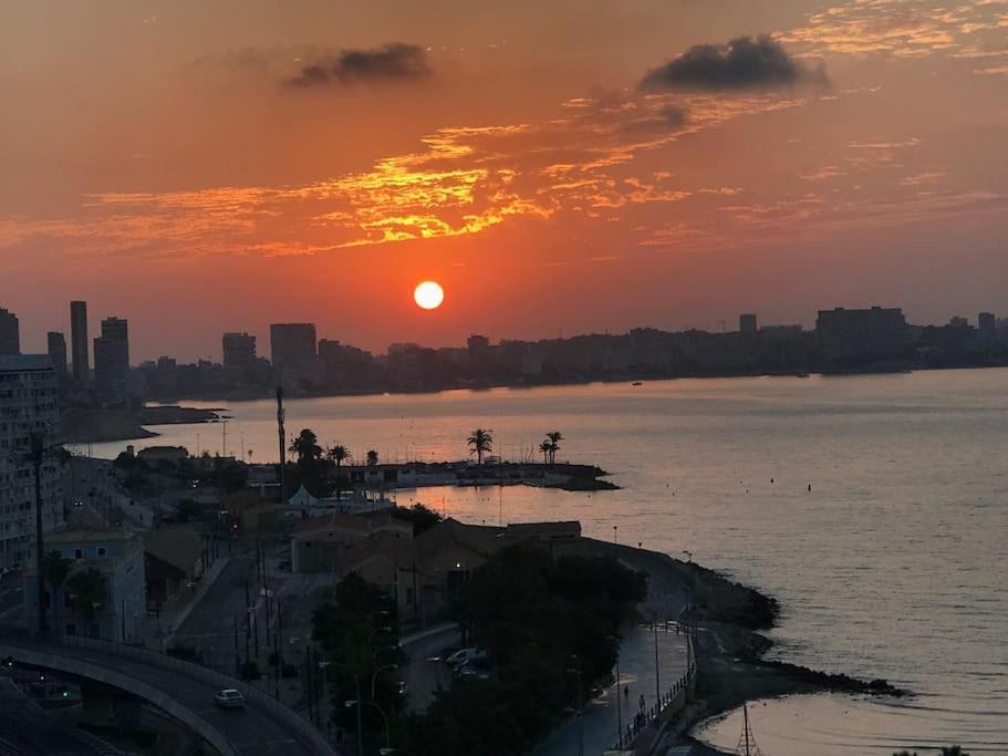 Apartamento primera linea de playa del Postiguet Alicante Exterior foto
